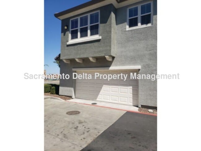 Building Photo - Adorable 2 bedroom 2 bath condo