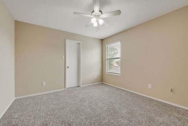 Building Photo - Newly updated home ready for move in