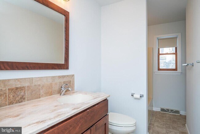 Building Photo - 1957 Lincoln Ave