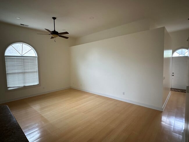 Building Photo - 106 Wisteria Ln