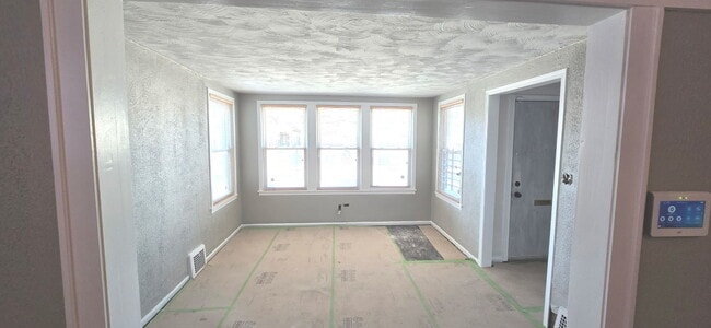 Building Photo - 7131 S Wood St