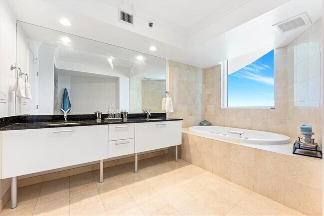 Building Photo - 17201 Collins Ave