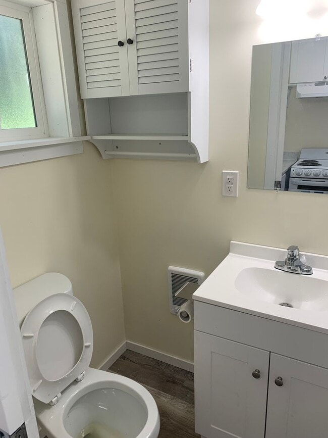 Building Photo - North Gate - Cozy 1 bed/ 1 bath house on quiet street with a huge back yard!