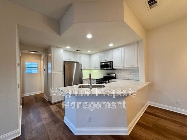 Building Photo - 41685 Woodridge Ave