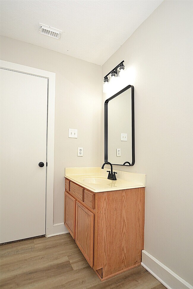 Building Photo - 631 Aweigh Dr