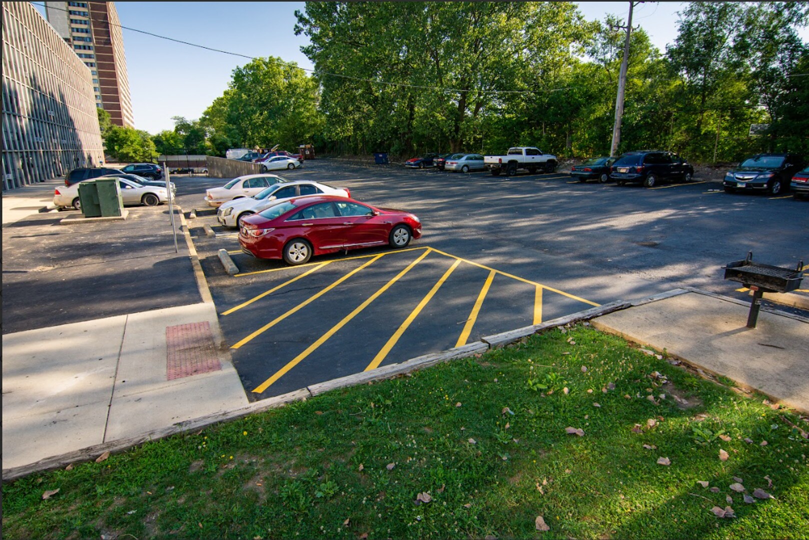 Building Photo - 6521 S Lowe Ave