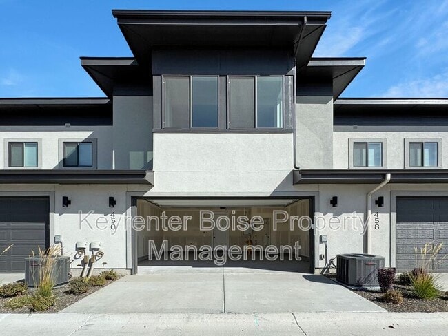 Building Photo - 450 E Presidio Ln
