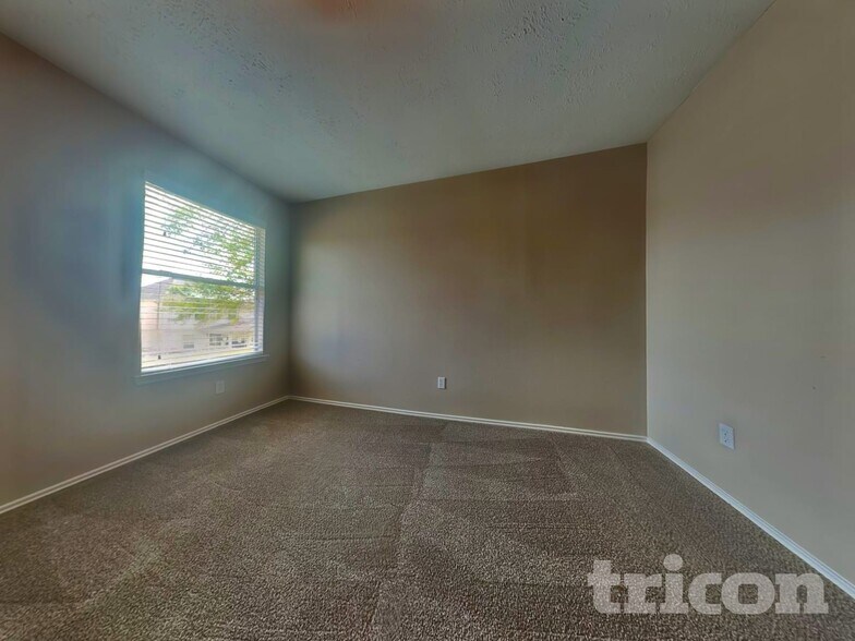 Building Photo - 16783 Fallen Timbers Dr