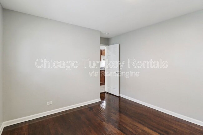 Building Photo - 16538 Park Ave
