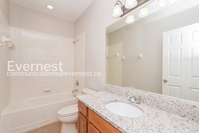 Building Photo - Limited Time Special Offer / 3 Bed/2.5 Bath Townhome with Garage / Pet-Friendly / Vouchers Accept...