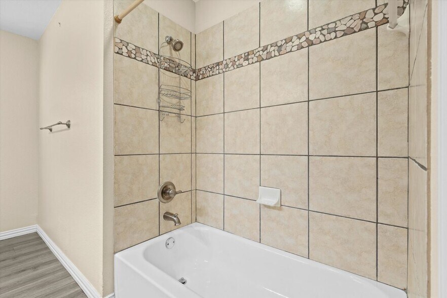 Building Photo - 839 Yellowstone Dr