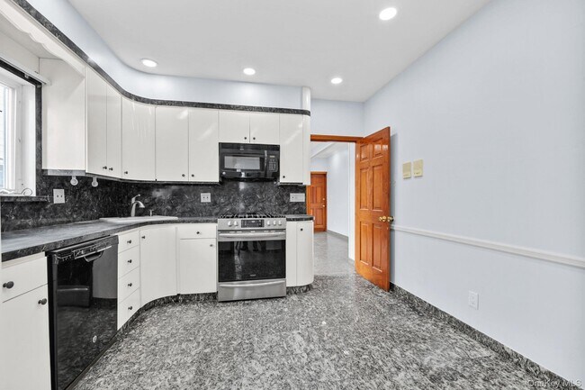 Building Photo - 66-18 75th St