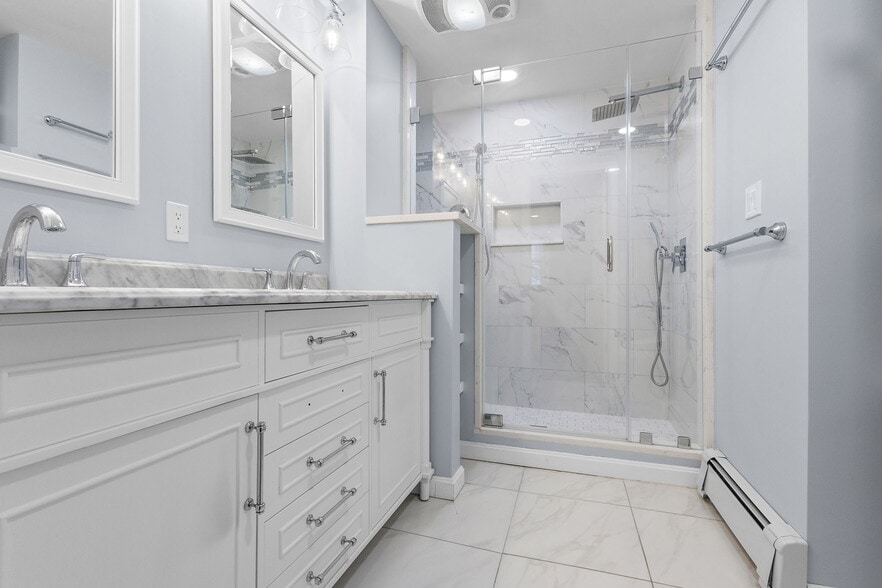 Building Photo - 77 Colonial Rd