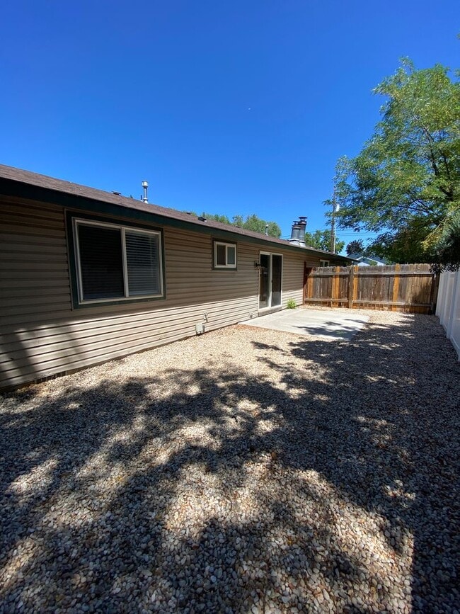 Building Photo - Ready first of June / 3 bedroom 2 bathroom...