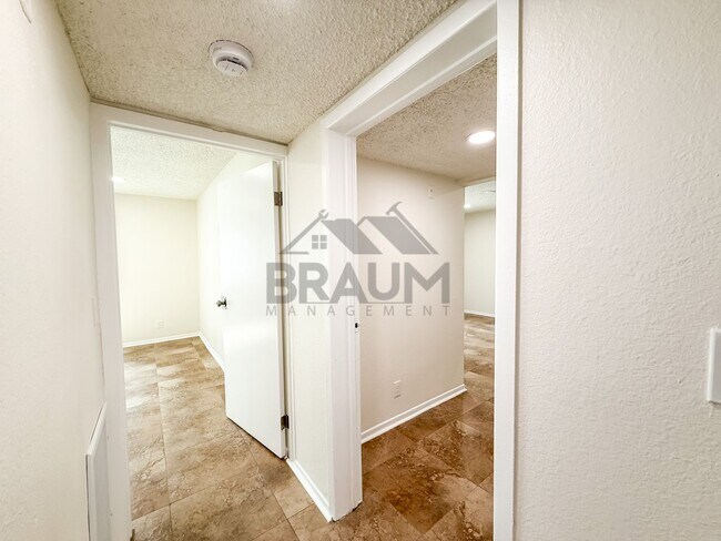 Building Photo - 221 W Elm Ave