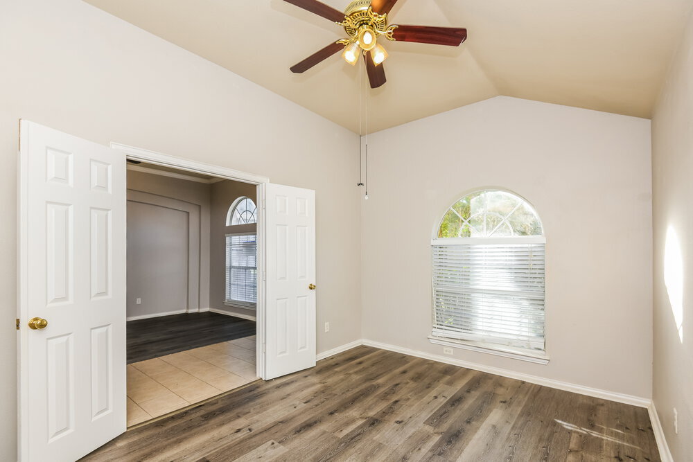 Building Photo - 1100 Hillwood Dr