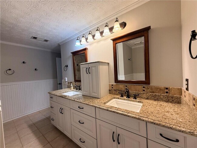 Building Photo - 6708 Bass Cir