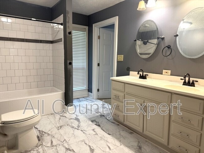 Building Photo - 261 Ridgewood Rd