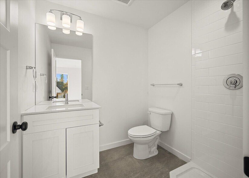 Building Photo - 3203 E 30th Ave