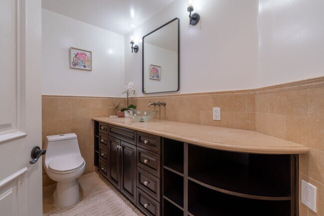 Building Photo - GORGEOUS 7 BED 6.5 BATH FOR LEASE IN BEVER...