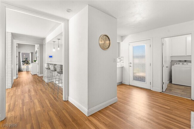 Building Photo - 1531 Commanche Dr