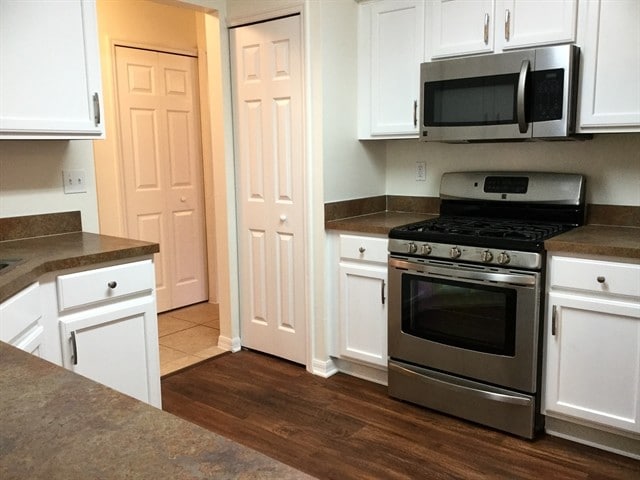 Building Photo - 12241 Woodglen Cir