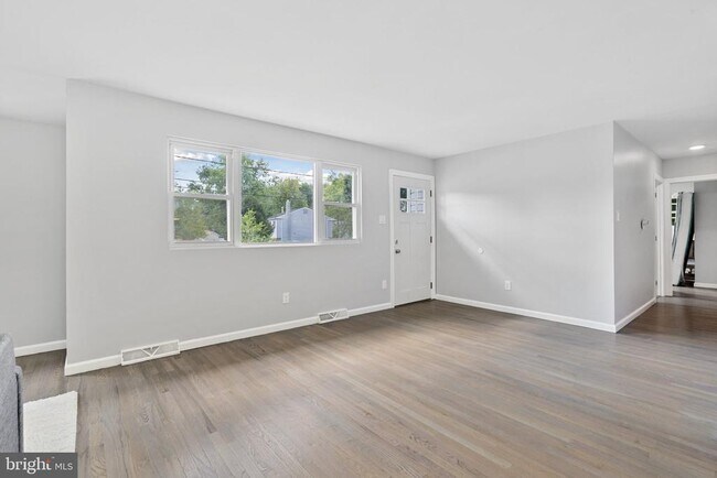 Building Photo - 501 Bloomfield Dr