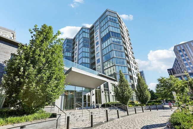 Building Photo - 9 Ave at Port Imperial