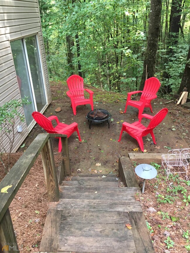 Building Photo - 653 Covecrest Dr