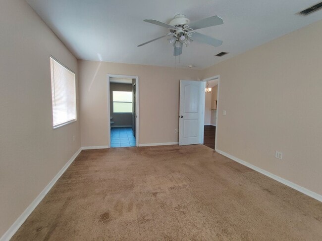 Building Photo - 3 bedroom, 2 bath rental in the Royal High...