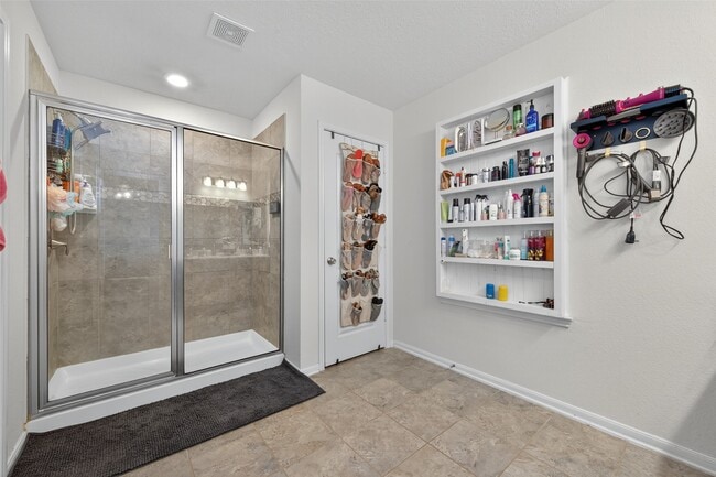 Building Photo - 2623 Hawthorn Park Ct