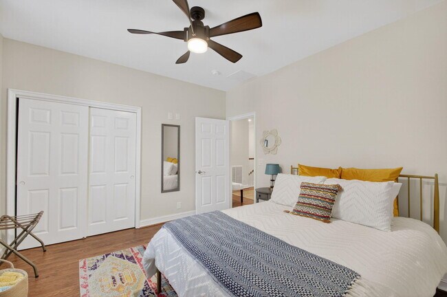 Building Photo - 320 Via Villagio