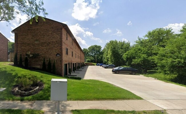 Building Photo - Troy Crossing - 2 Bedroom & 1.5 Bath Townh...