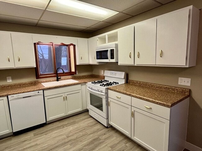 Building Photo - 4 Bed 2 Bath Single Family Home in Wausau