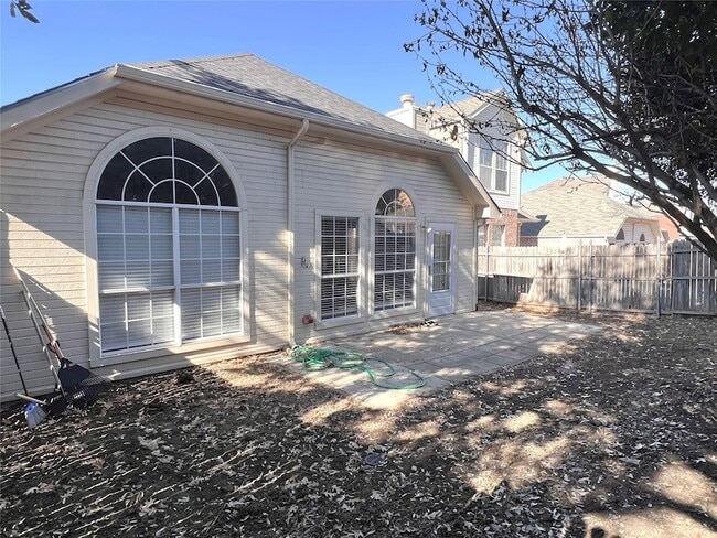 Building Photo - 2109 Acosta Ln