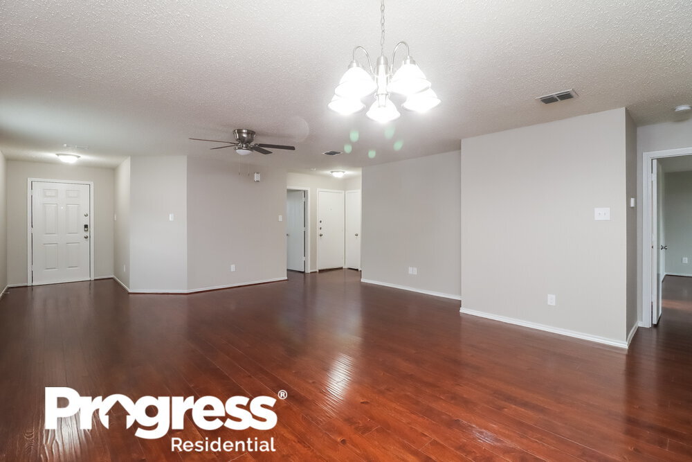 Building Photo - 509 Travis Ranch Tr