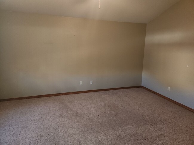 Building Photo - N/E home with 4 bed, 4 baths, 2 car garage!