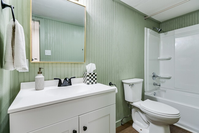 Building Photo - 512 E 18th St