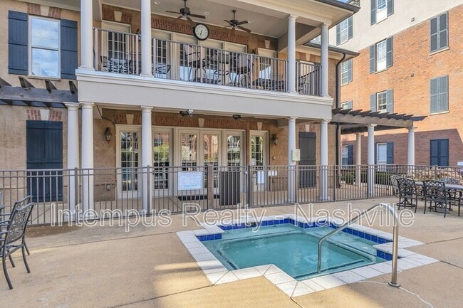 Building Photo - 307 Seven Springs Way