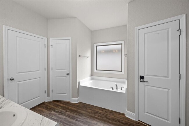Building Photo - 3 bedroom 2 bathroom- GREAT Location in Pace!