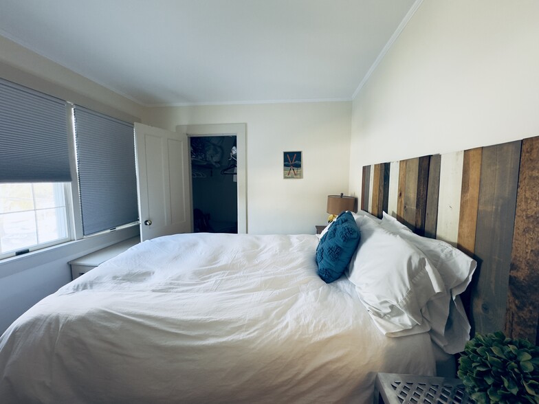 Third bedroom with walk-in closet - 401 North St