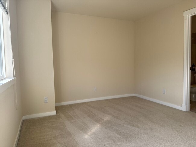 Building Photo - Beautiful 2 bedroom Townhouse in Issaquah ...