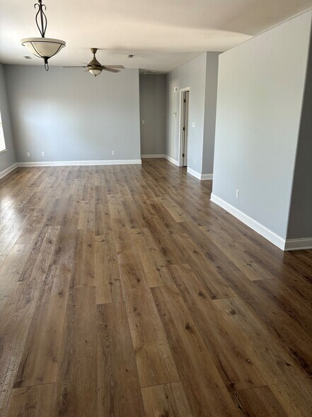 Building Photo - 1406 Windcrest Ct