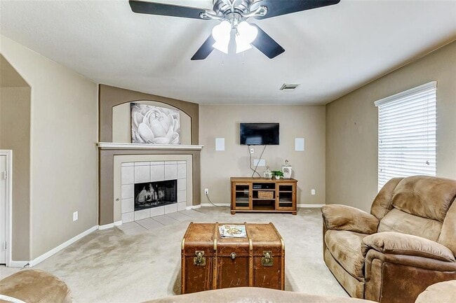 Building Photo - 6303 Applewood Forest Dr