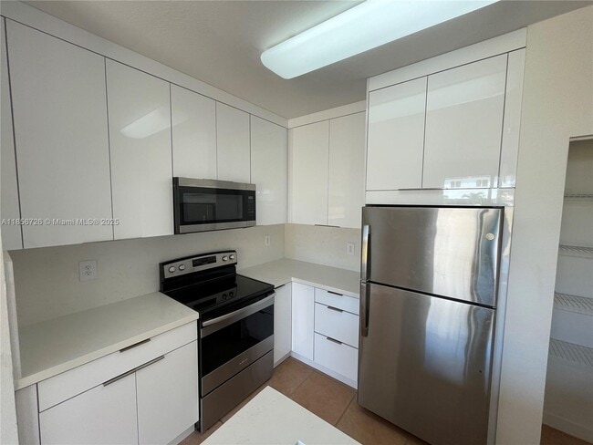 Building Photo - 968 NE 41st Pl
