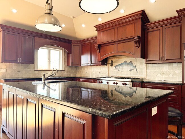 Building Photo - 510 Shore Dr