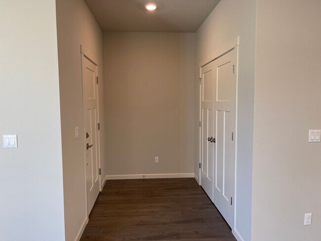 Building Photo - Stylish & Comfortable Living with Fireplac...