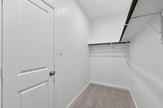 Building Photo - 601 Los Olives Ln