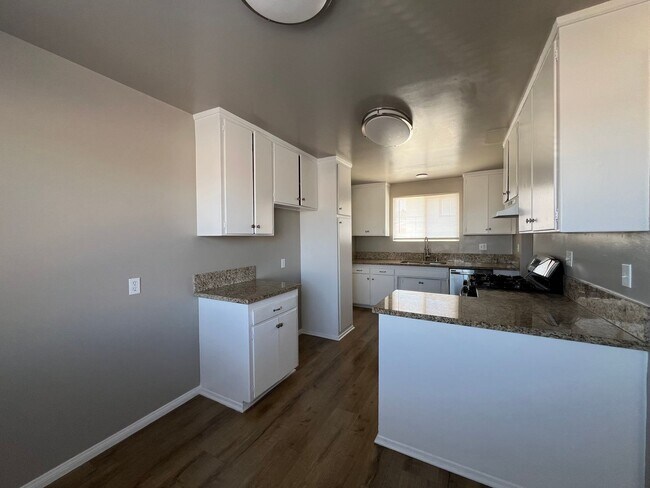 Building Photo - Beautifully Remodeled Home
