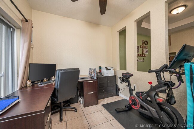 Building Photo - 5048 SW 136th Ave
